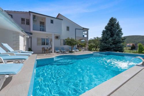 Neoric Casa | MY DALMATIA - Sport and Spa villa Neoric with private heated pool and tennis court