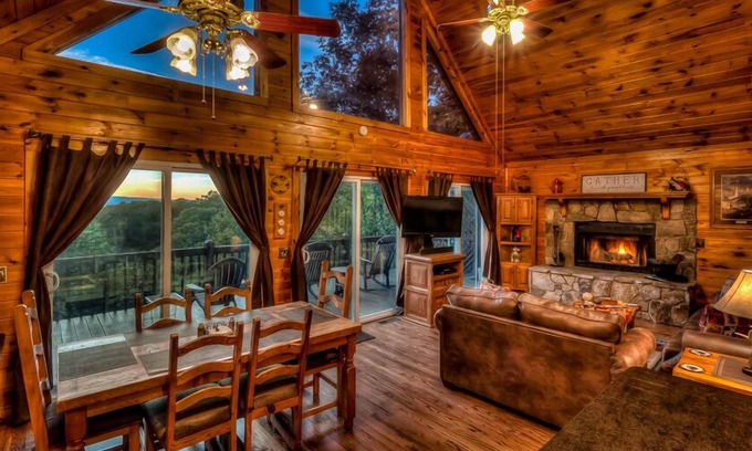 My Mountain Cabina | My Mountain Lookout- Porche proyectado | Vistas increíbles | Mesa de billar