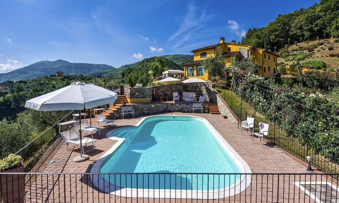 Casalguidi Villa | VIlla delle Rose es una elegante villa con piscina privada y aire acondicionado en la Toscana, 3 habitaciones