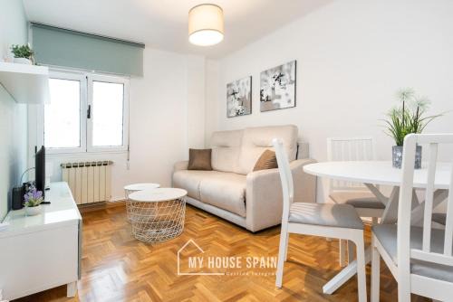 La Corredoria y Ventanielles Apartamento | MyHouseSpain - Cómodo y tranquilo piso con parking