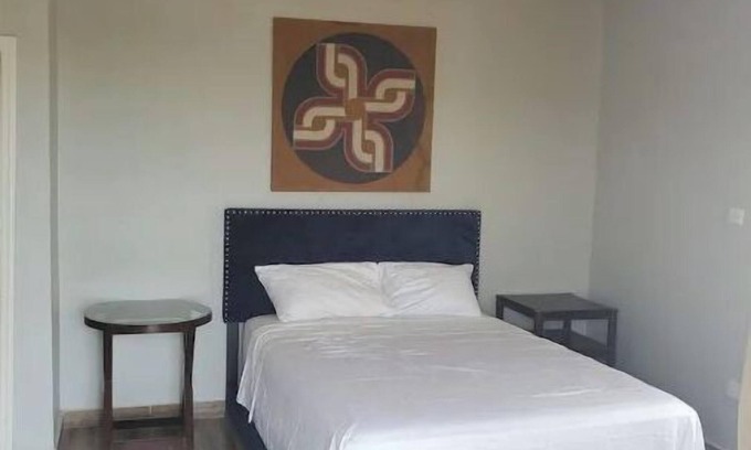 Freetown Apartamento | Myneya Views - 3 bed 2 bathroom serviced apartment