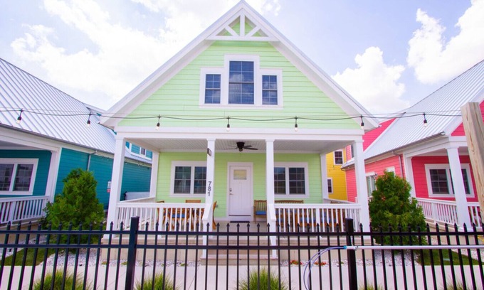 Celina Cabina | Mystic Breeze - 3 Bed/1 Loft Lakeside Cottage w/ HOT TUB!