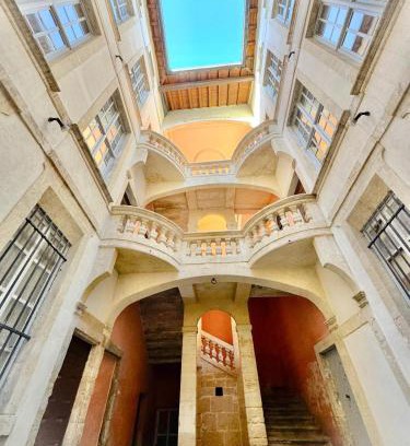 Nimes City Centre Apartamento | Nî'douillet-P3 Terrasse et climatisé-coeur de ville