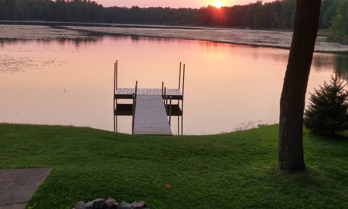 Shawano Casa | Ven y disfruta de nuestra cabaña ~ Pequeño y tranquilo lago no motorizado de Lulu