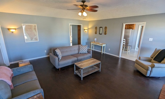 Jackson Casa | N. Jackson 3BR Oasis - Walk to Stores & Food