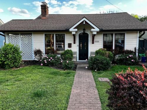 East End Casa | Nashville Fatherland Cottage