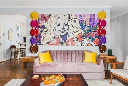 Hillwood Casa | Nashville Gem Grill Mini Pickleball Sleeps 12