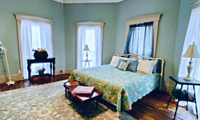 Nashville Apartamento | Nashville Suite #2: Pet Friendly, Steps Away from Shops and Restaurants.