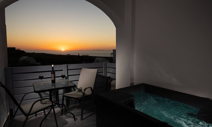 Tholos Hotel | Nastram Suites Oia