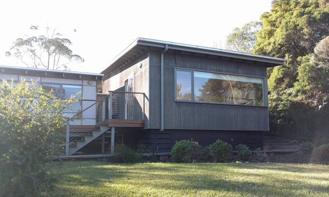 Shoreham Casa | Native Garden Serenity Near Beach and Winderies