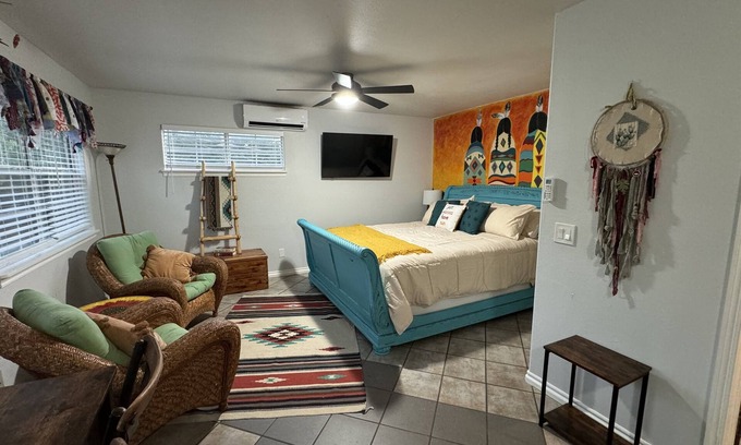 Medicine Park Casa | Native Sun - Free Boat/Trailer parking