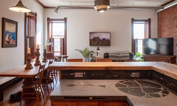 Maiden Rock Apartamento | Natural light, historic character and a view of Lake Pepin are yours to enjoy!