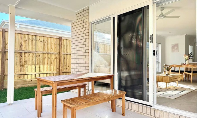 Brisbane Casa | Nature at Your Doorstep – New House, Easy Vibes