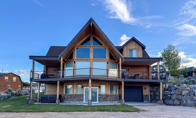 Sweetwater Casa | Nature Calls- New home, hot tub & Ideal Beach Pass