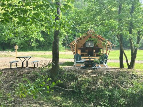 Newport Otro | Nature Retreat Cozy tentHVACSpa Bath