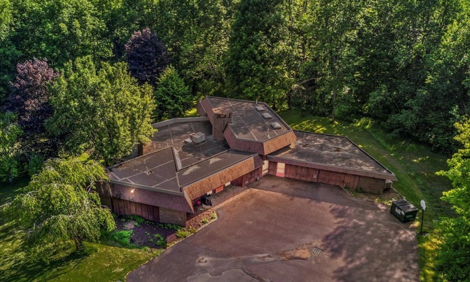 White Mills Casa | Nature's Retreat - Hot tub, Firepit, game room 5 mins to Honesdale