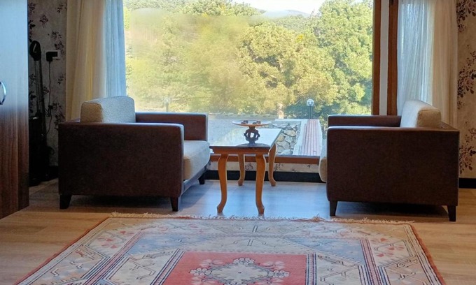 Osmangazi Apartamento | Nature View Home with Garden in Bursa Osmangazi