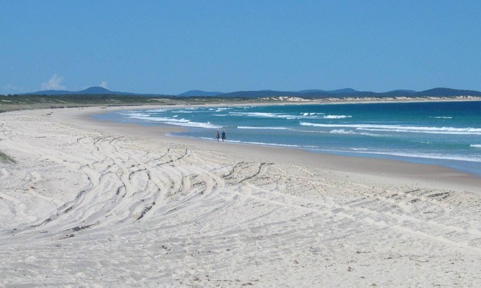 Hawks Nest Apartamento | Nautilus Apartment 5 | Beach across the road