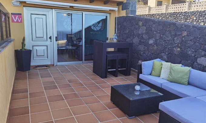 La Caleta Apartamento | Nautilus I: Casa con terraza y vistas al mar