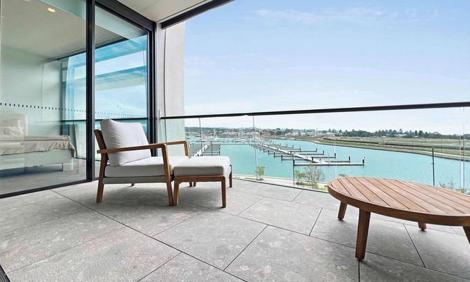 Shell Cove Apartamento | Nautilus View - Luxury Marina Getaway footsteps away from Marina Boardwalk