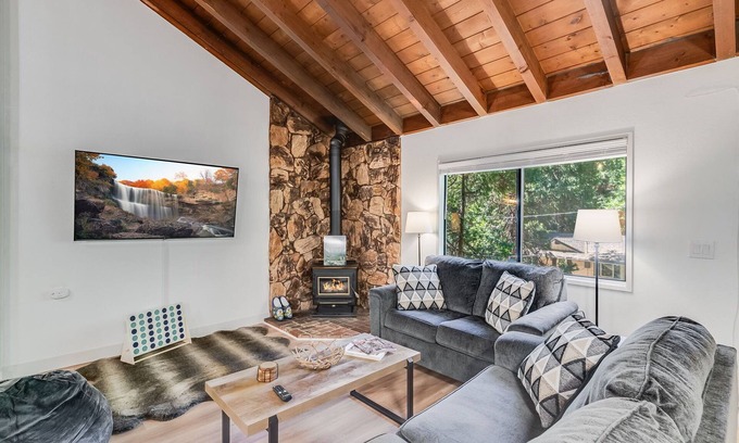 Rimforest Casa | Navigate Stays Modern Cabin Steps from Bars & Food