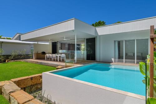 Rainbow Beach Casa | Navy'S By The Beach - Rainbow Shores. Pool. Walk to beach