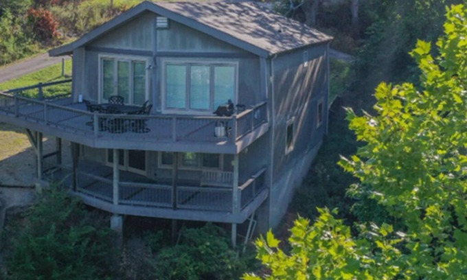 Shell Knob Casa | Near Bridge! 4BR Lakefront Chalet walk to water, multi-level bridge & lake views