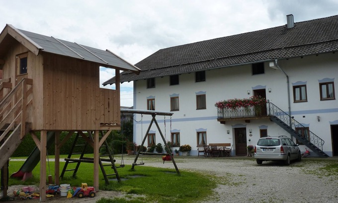 Eggstatt Otro | Near Chiemsee: Family-friendly apartment. Farmhouse in 4star quality, 1 bedroom