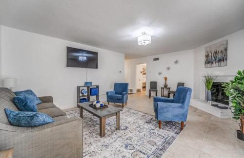 Hickory Hill Casa | Near Dining Shopping Parks Tranquil Fox Trails