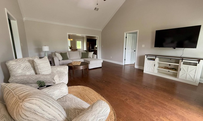 Albany Casa | Near Fishing, Parks & More – Leesburg Escape 4BR, 2 BA Home