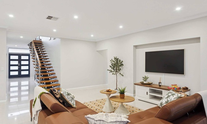 Munster Casa | Near Fremantle | Spacious 4BR w/Spa & Near Beach!