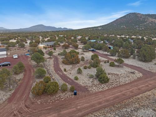 Williams Casa | Near Gc Train-1acre-gym-king-parking-kitchen-wifi