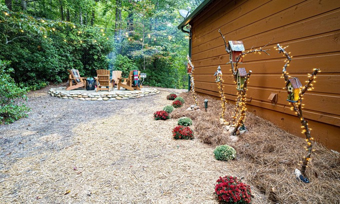 Sautee Nacoochee Cabina | Near Helen Hot Tub Fire Pit Outdoor Movies