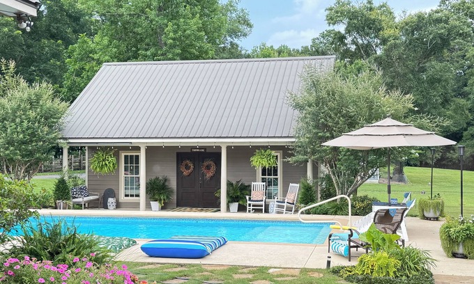 Ramer Casa | Near Montgomery: Voted Top 1% Best Stay