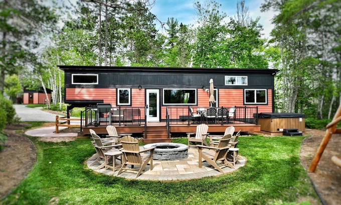 Au Train Casa | Near Pictured Rocks and trails, on the AuTrain River, has private hot tub
