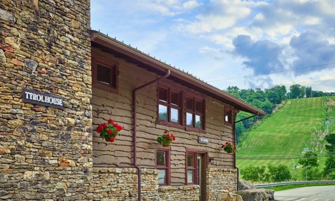 Seven Springs Chalet De Esquí | Near Ski Lifts | Cozy Cedar Chalet w/ Full Kitchen
