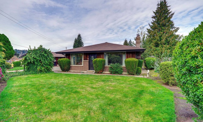Carnation Casa | Near Snoqualmie River: Pet-Friendly Gem, Fire Pit