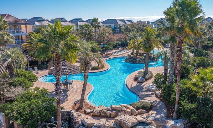 Villages of Crystal Beach Casa | Near the Beach ~ Gated Community ~ Lagoon Style Pool