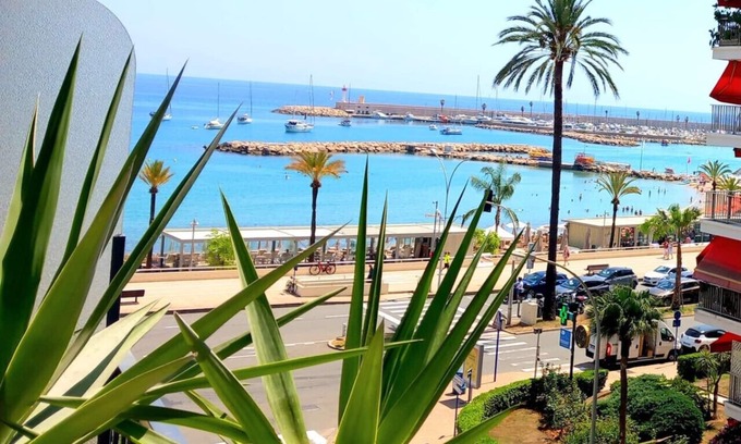 Alpes-Maritimes Apartamento | Near Train Station, Free Parking