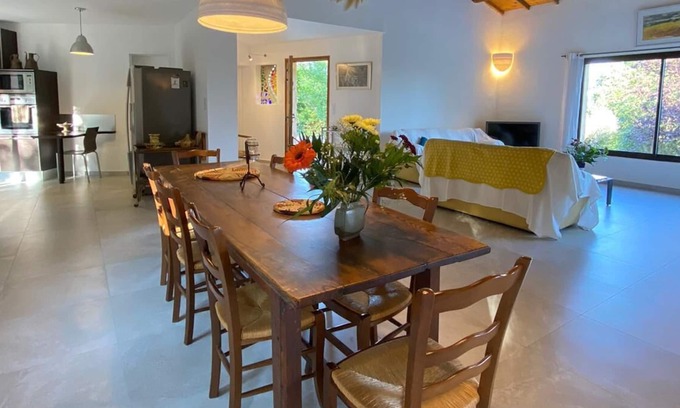 Labaume Casa | Cerca de Uzes, espaciosa casa en el corazón de la zona verde y tranquila