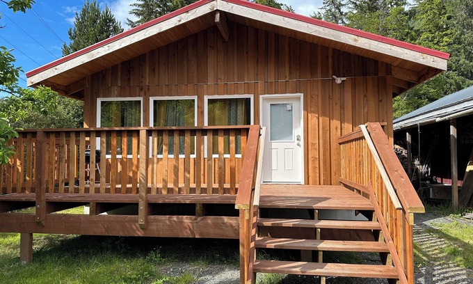Ketchikan Casa | Nestled At the Top of two famous Totem pole Parks Enjoyable, comfortable house