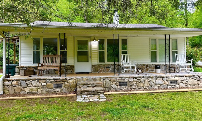 Cherokee Otro | Nestled inside the Great Smoky Mountains National Park