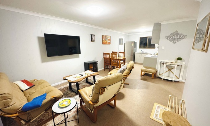 Stanthorpe Casa | Nestled Next Door| Cozy Designer Unit, Peaceful, Close to everything