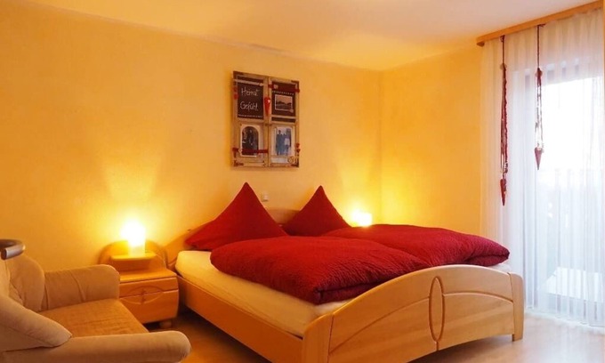 Edelsfeld Apartamento | Neu gebaute Ferienwohnung für 4 Personen mit Balkon