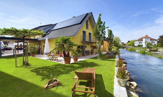 Singen Apartamento | Neue Ferienwohnung 35qm u. Balkon in Sehr Schöner Lage, Direkt am Fluss