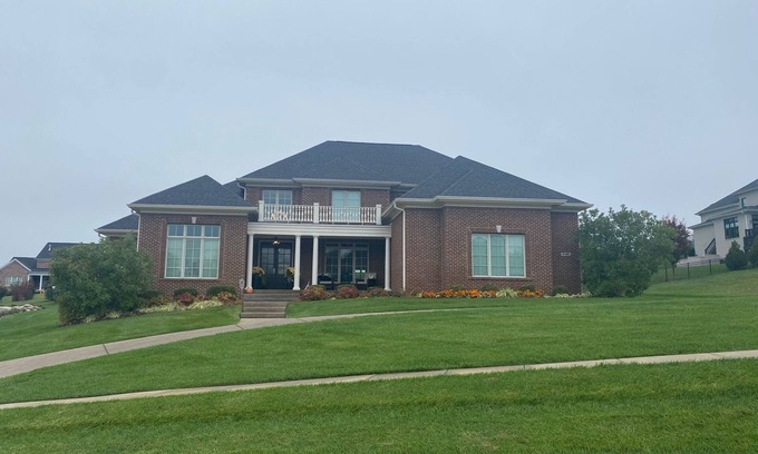 Louisville Casa | Nuevo ('15) ubicado en el centro, nuevo 6400+ pies cuadrados + 6 habitaciones con 5 baños completos