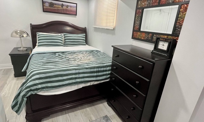 Malton Casa | New 1BR Basement Sleeps 3 Free Parking, Free wifi. Private Entrance