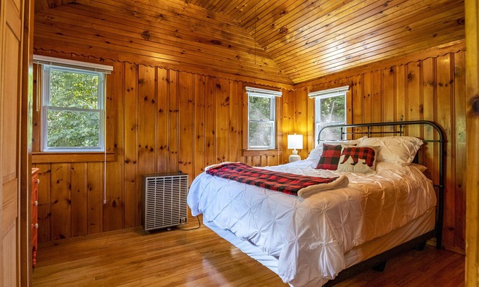 Wilmington Cabina | ❤️New! 2.5 mi to Whiteface- ADK Cabin w/ Fire pit