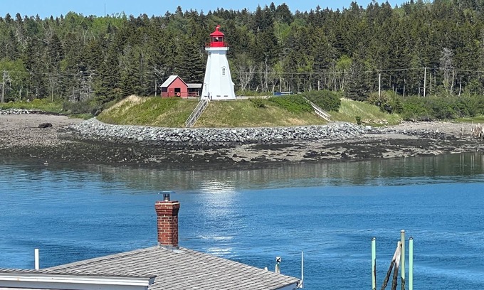Lubec Apartamento | New 2-bed apartment with Panoramic Views of Downtown Lubec and Campobello Island