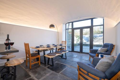 Waterhead Casa | New 2 Bedroom Home at Waterhead Range by LetMeStay
